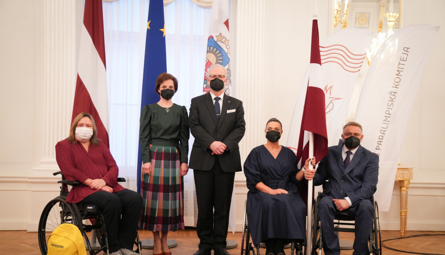 No kreisās: Daiga Dadzīte, Andra Levite, Egils Levits, Poļina Rožkova, Ojārs Briedis