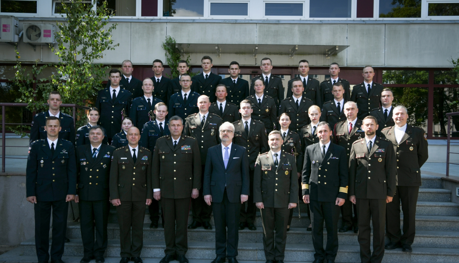 13.06.2023. Valsts prezidents Egils Levits piedalās Nacionālās Aizsardzības akadēmijas jauno virsnieku izlaidumā
