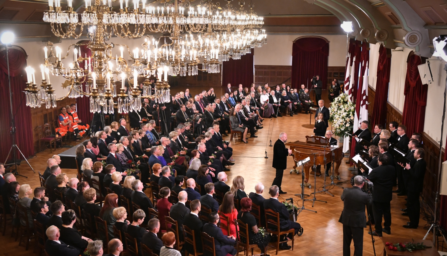 Skats uz Rīgas pils Svētku zāli no augšas