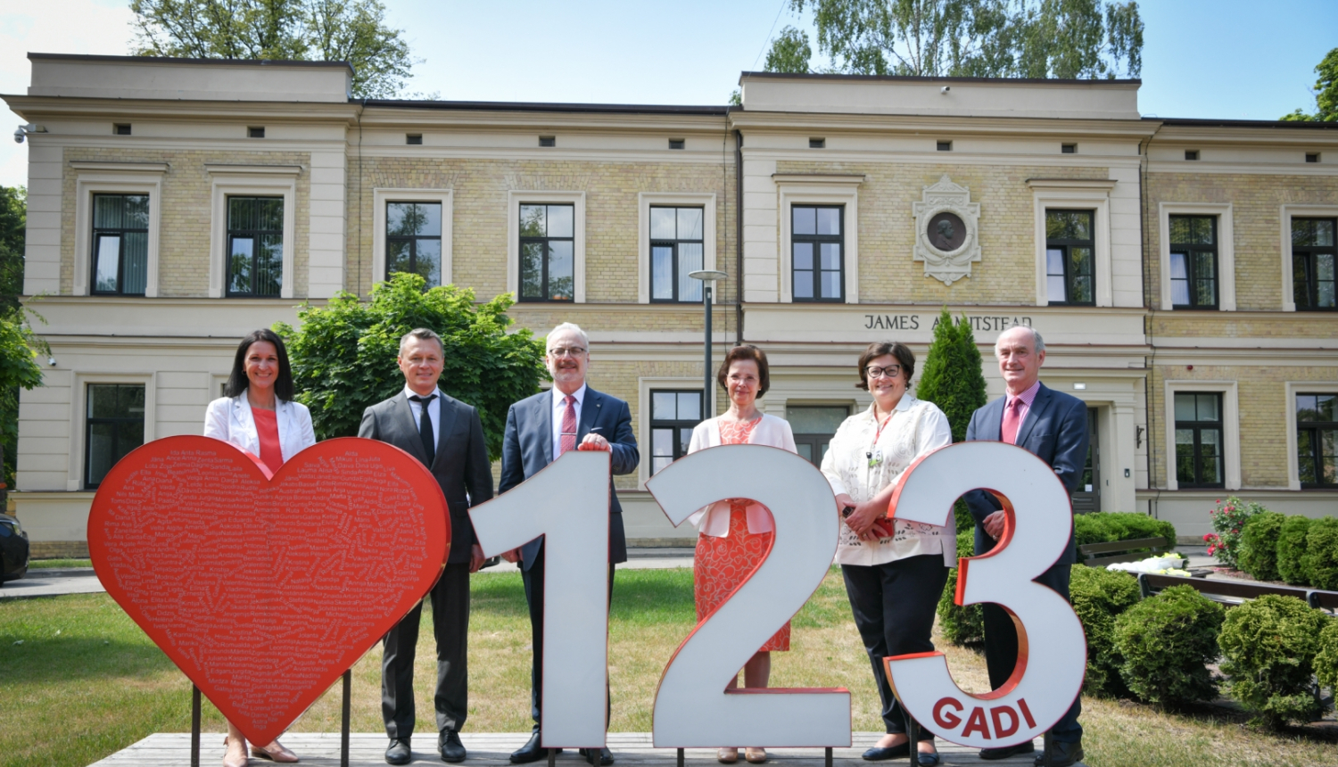 28.06.2023. Valsts prezidents Egils Levits un Andra Levite apmeklē Bērnu klīnisko universitātes slimnīcu
