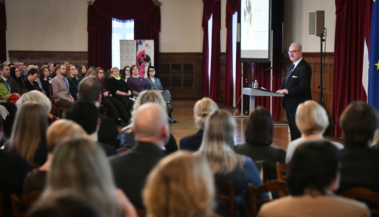 30.01.2023. Valsts prezidents Egils Levits piedalās Demokrātijas akadēmijas atklāšanas pasākumā “Demokrātija un pilsoniskā sabiedrība Latvijā un Eiropā”. Foto autors: Ilmārs Znotiņš, Valsts prezidenta kanceleja.