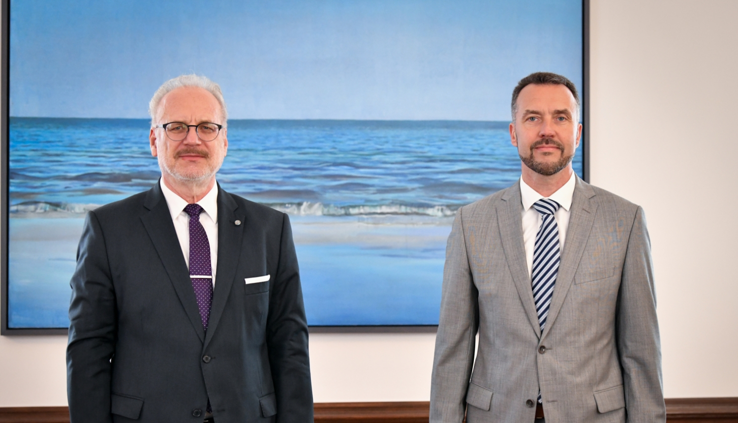 Valsts prezidents Egils Levits un iekšlietu ministrs Kristaps Eklons 2022. gada 13. jūlijā Rīgas pilī