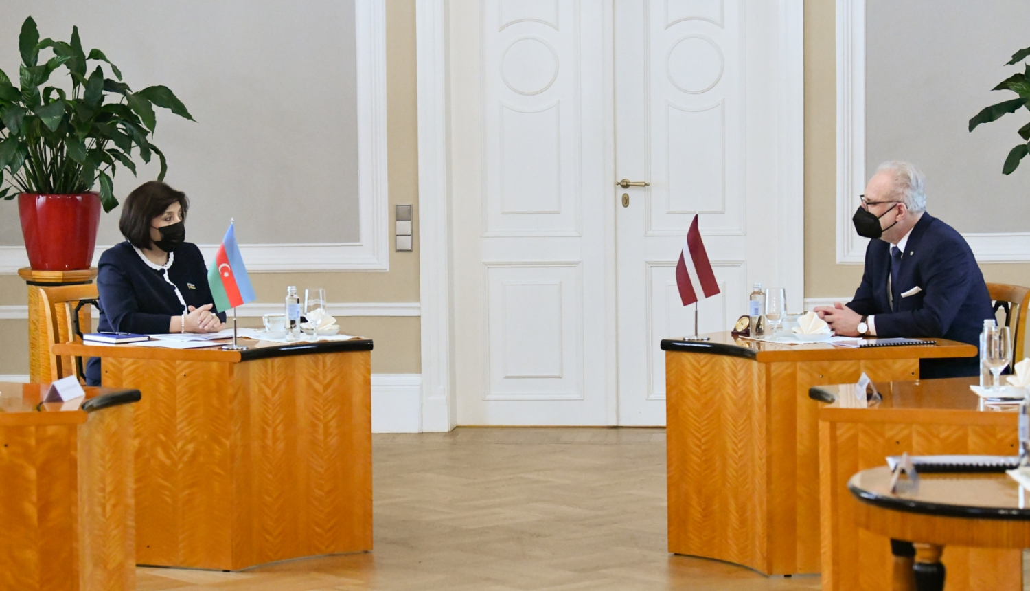 Sahibu Gafarova un Egils Levits sarunā