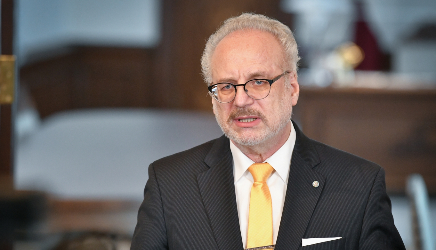 Valsts prezidents Egils Levits atbild uz mediju jautājumiem Rīgas pilī pēc tikšanās ar Ministru prezidentu Krišjāni Kariņu. 07.06.2023.