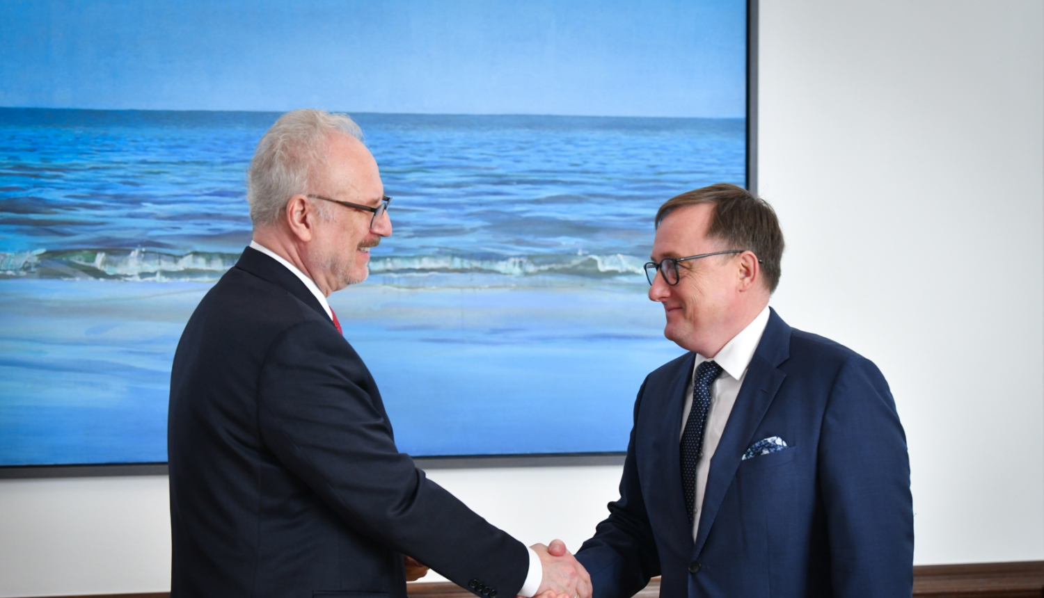 Valsts prezidents Egils Levits tiekas ar Latvijas Bankas prezidentu Mārtiņu Kazāku