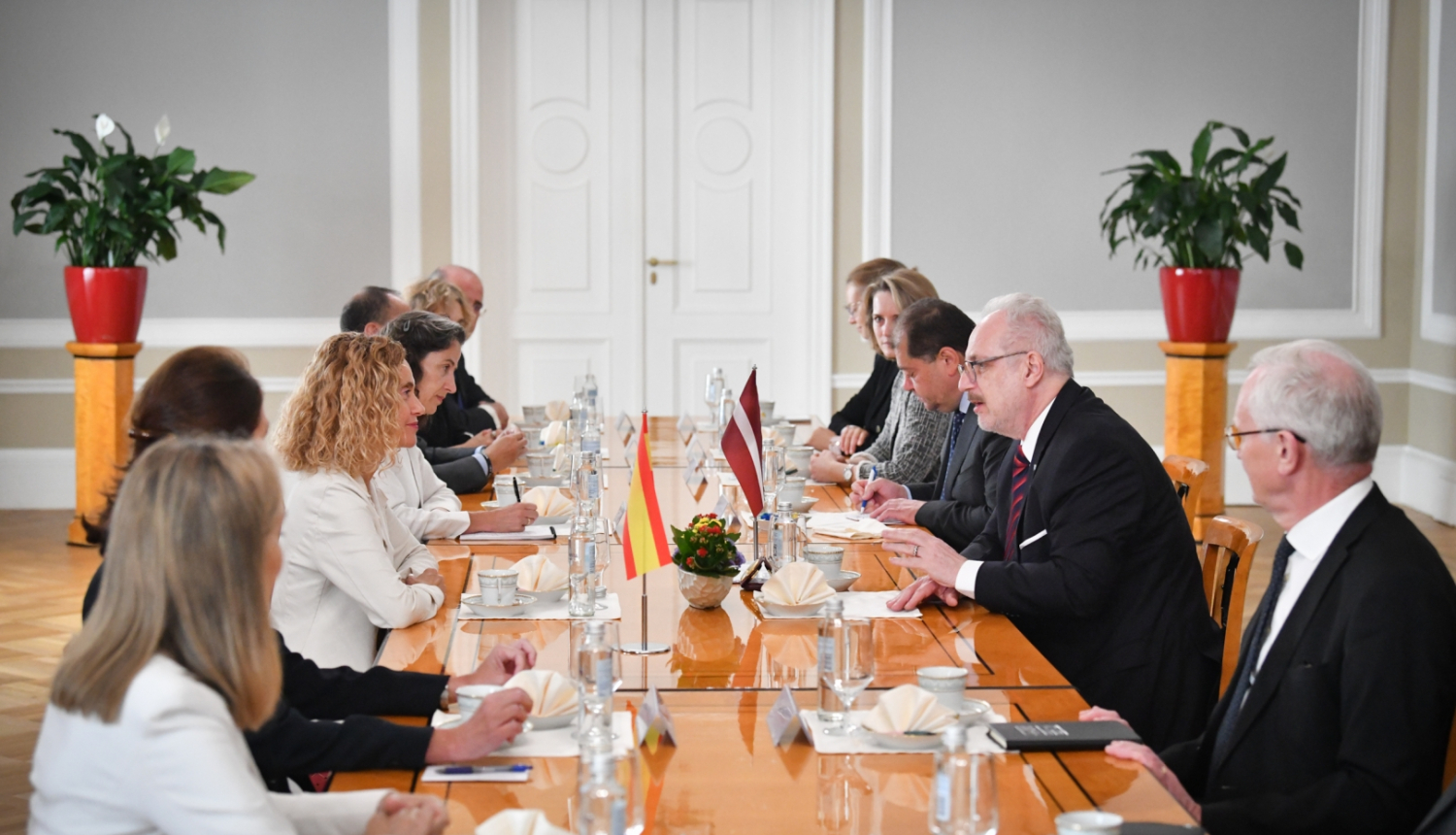 Valsts prezidents Egils Levits tiekas ar V.E. Spānijas Karalistes Deputātu kongresa prezidenti Meričelu Batetu Lamanju (Meritxell Batet Lamaña)
