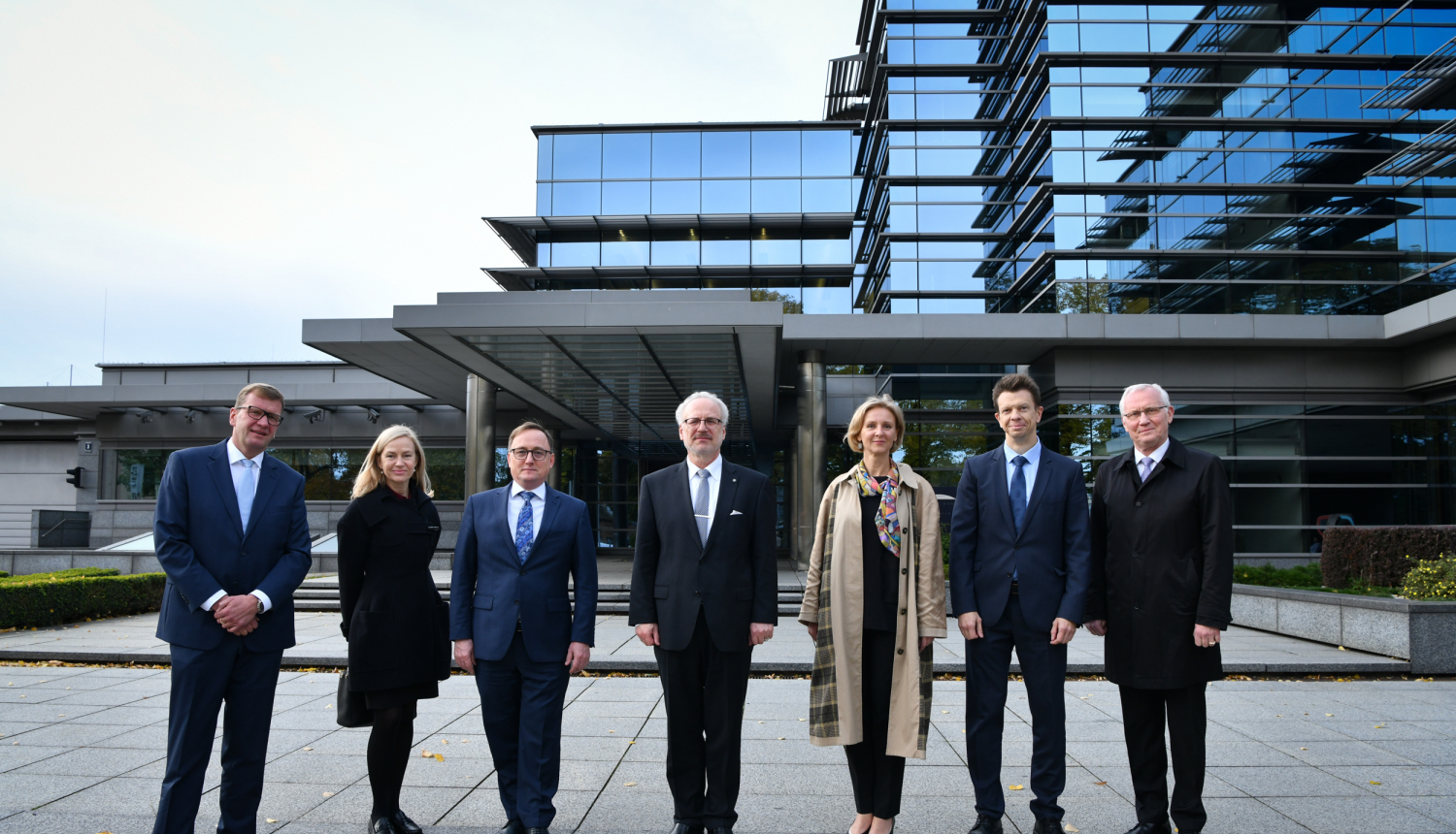 Valsts prezidents Egils Levits un Latvijas Bankas pārstāvji