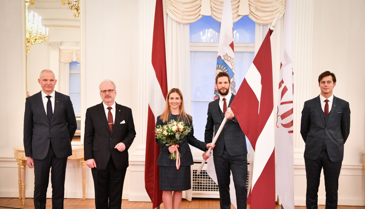 No kreisās: Žoržs Tikmers, Egils Levits, Elīza Tīruma, Lauris Dārziņš un Kārlis Lejnieks