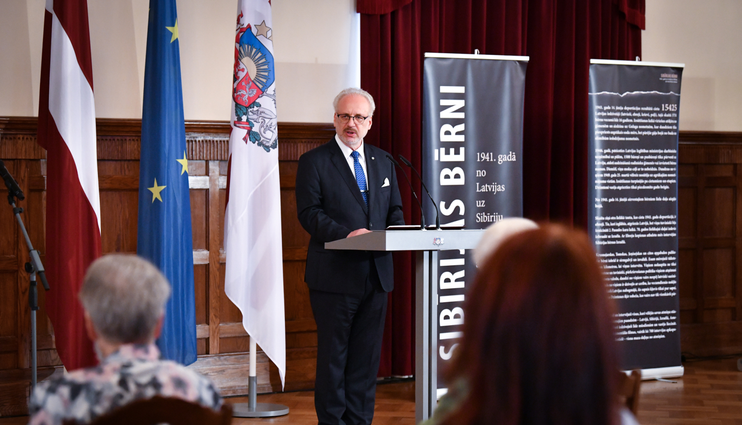 Valsts prezidents Egils Levits sniedz uzrunu fonda "Sibīrijas bērni" pasākumā Rīgas pils Svētku zālē