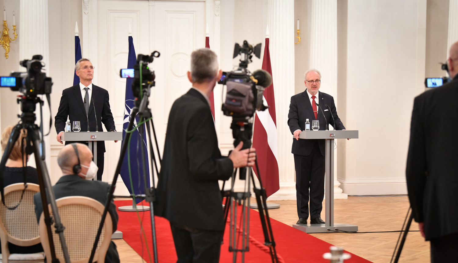 Egils Levits un Jens Stoltenbergs preses konferencē Rīgas pilī