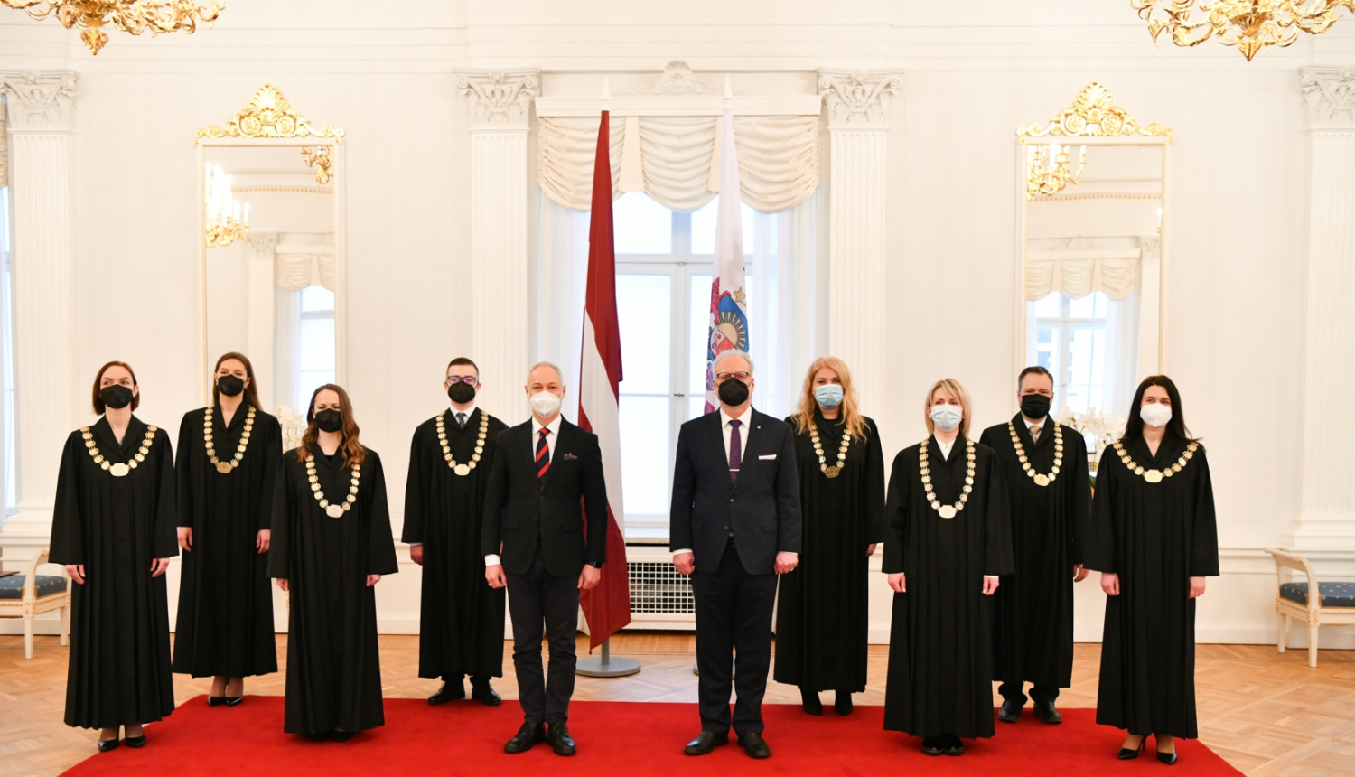 Valsts prezidenta un tieslietu ministra kopbilde ar tiesnešiem