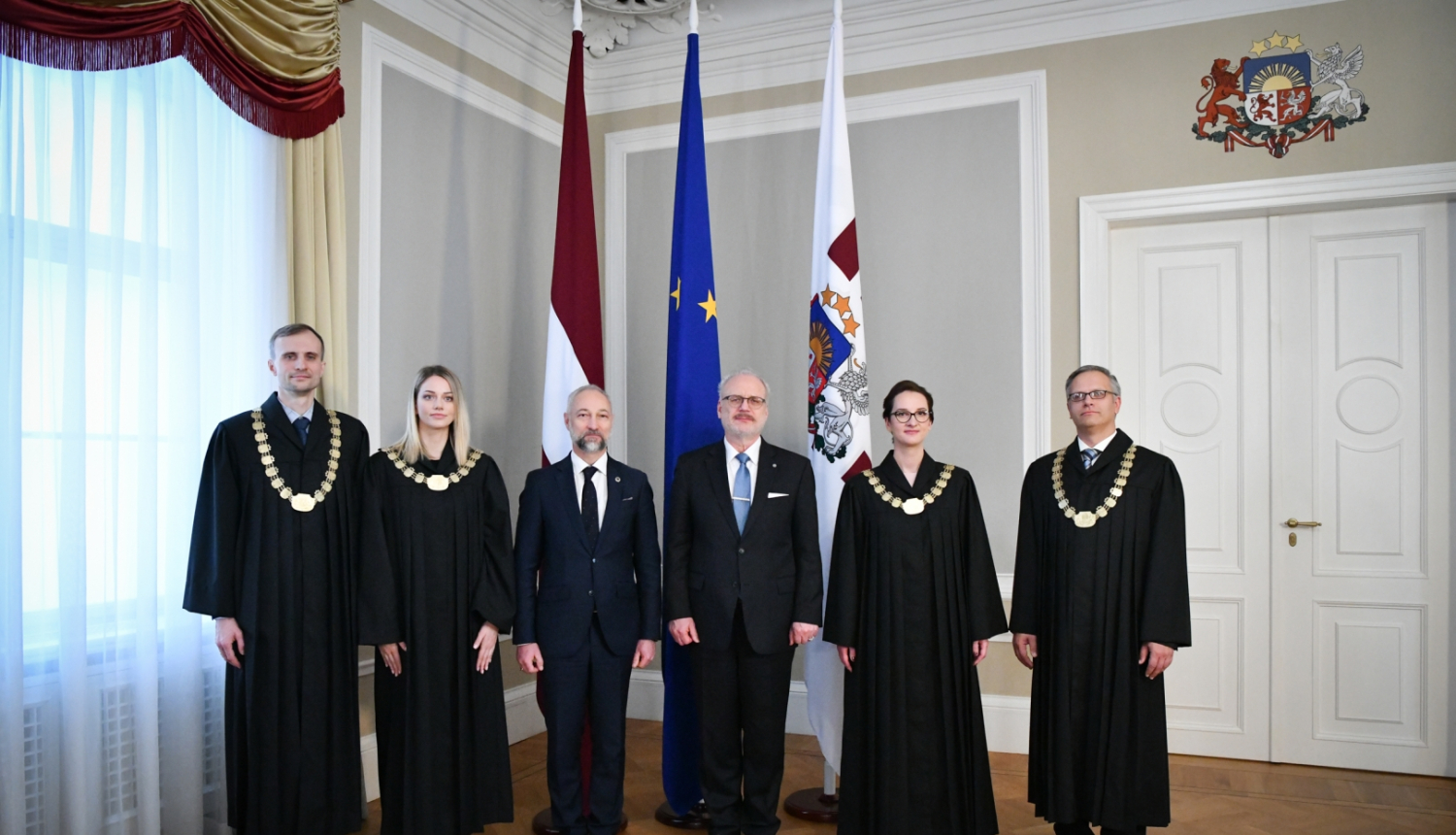 31.10.2022. Rīgas pilī tiesneša zvērestu (svinīgo solījumu) Valsts prezidentam Egilam Levitam dod rajona (pilsētas) tiesu tiesneši Miks Čevers, Guntis Lauskis, Laura Smukule un Ilona Sabīne Sviķe. Foto autors: Ilmārs Znotiņš, Valsts prezidenta kanceleja.