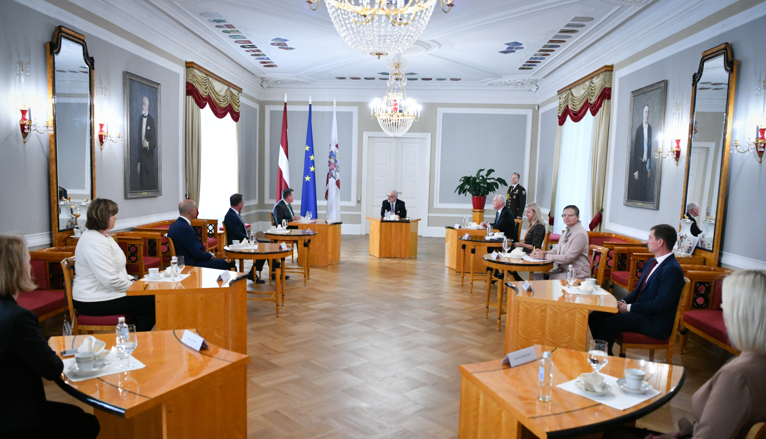 Valsts prezidents Egils Levits un SEB pārstāvji