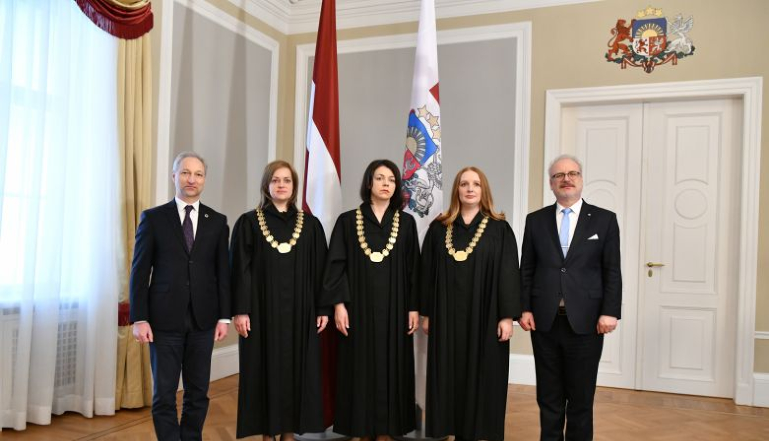 Valsts prezidentam tiesneša zvērestu dod tiesneses Līga Ašitoka, Edīte Turkopule un Silvija Kuškina