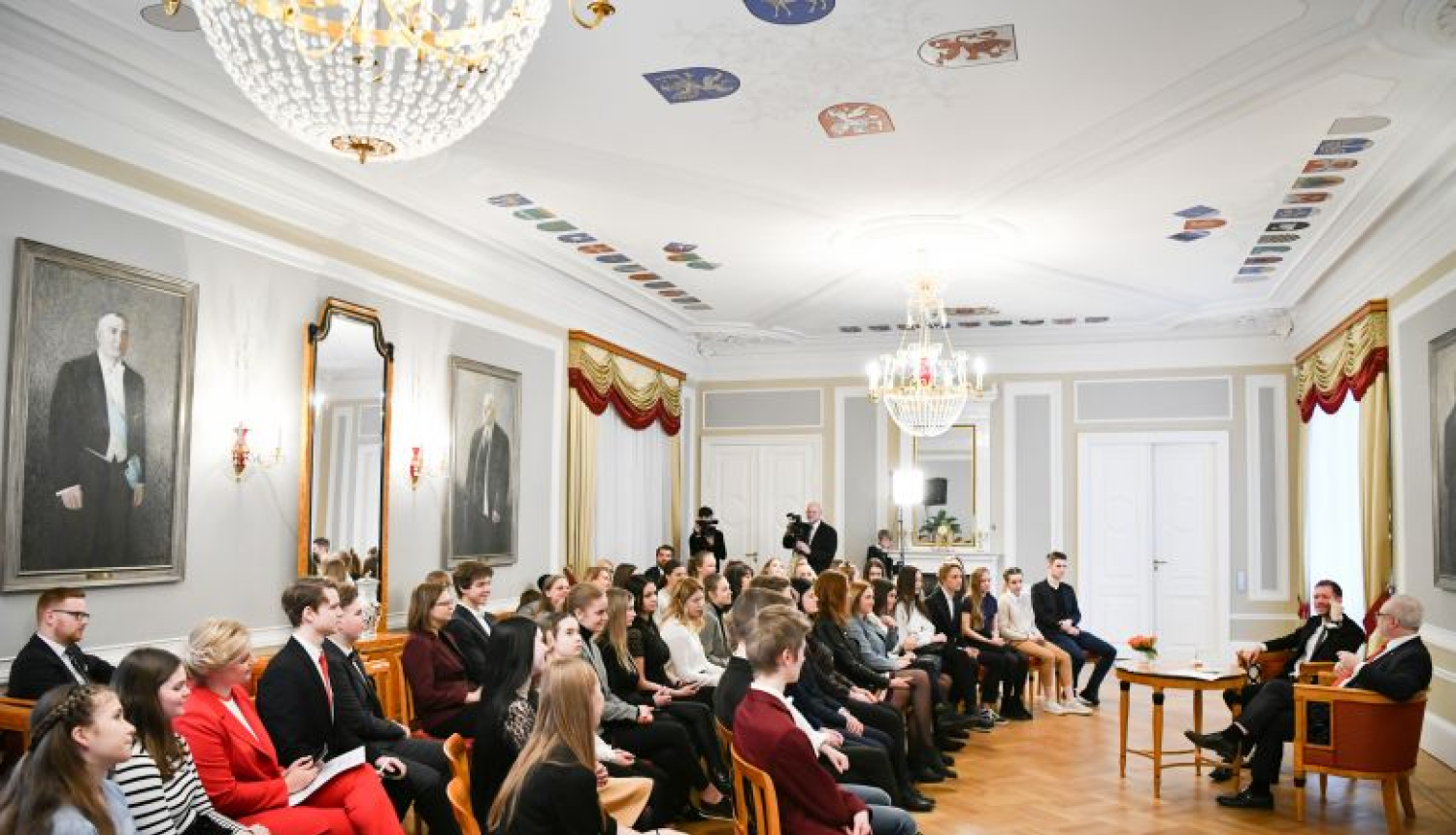 Egils Levits un Ralfs Eilands ar Ēnu dienas jauniešiem pārrunā mobinga problēmu skolās