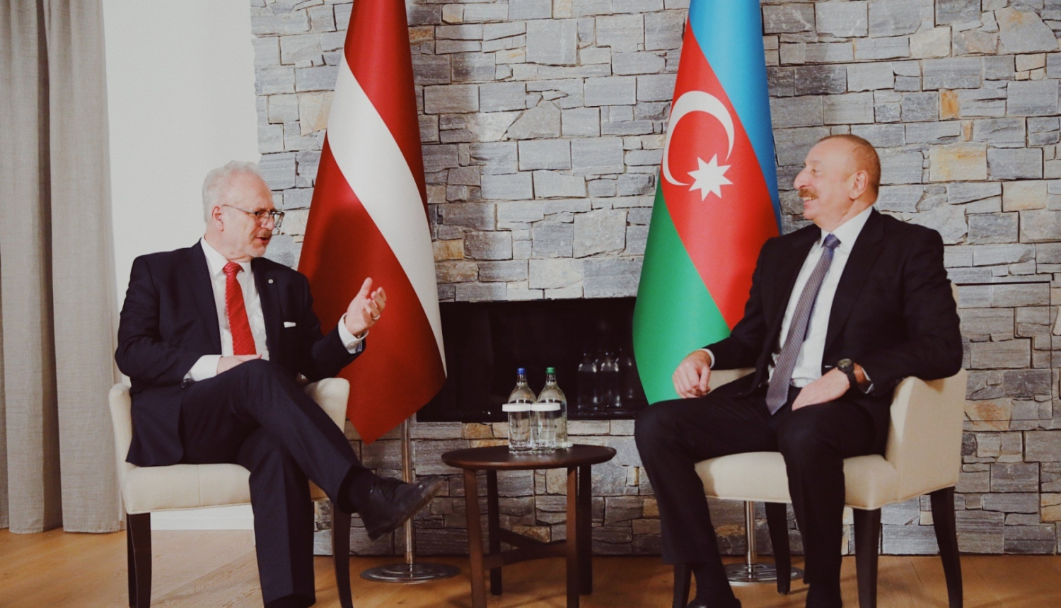 18.01.2023. Valsts prezidents Egils Levits Davosā tiekas ar Azerbaidžānas prezidentu Azerbaidžānas prezidentu Ilhamu Alijevu . Foto autors: Dāvis Doršs, Valsts prezidenta kanceleja.
