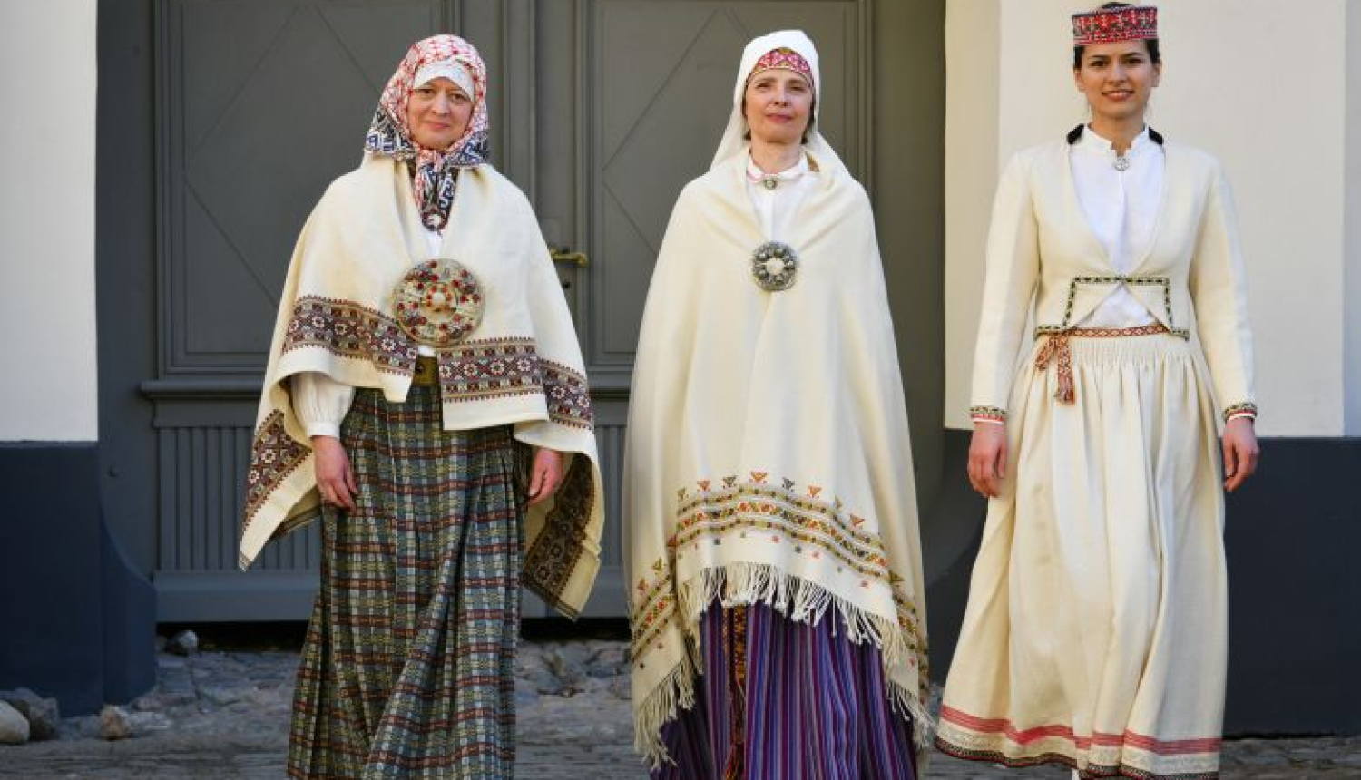 Valsts prezidenta kundze Andra Levite atbalsta virtuālo tautastērpu gājienu #tautastērpugājiens2021