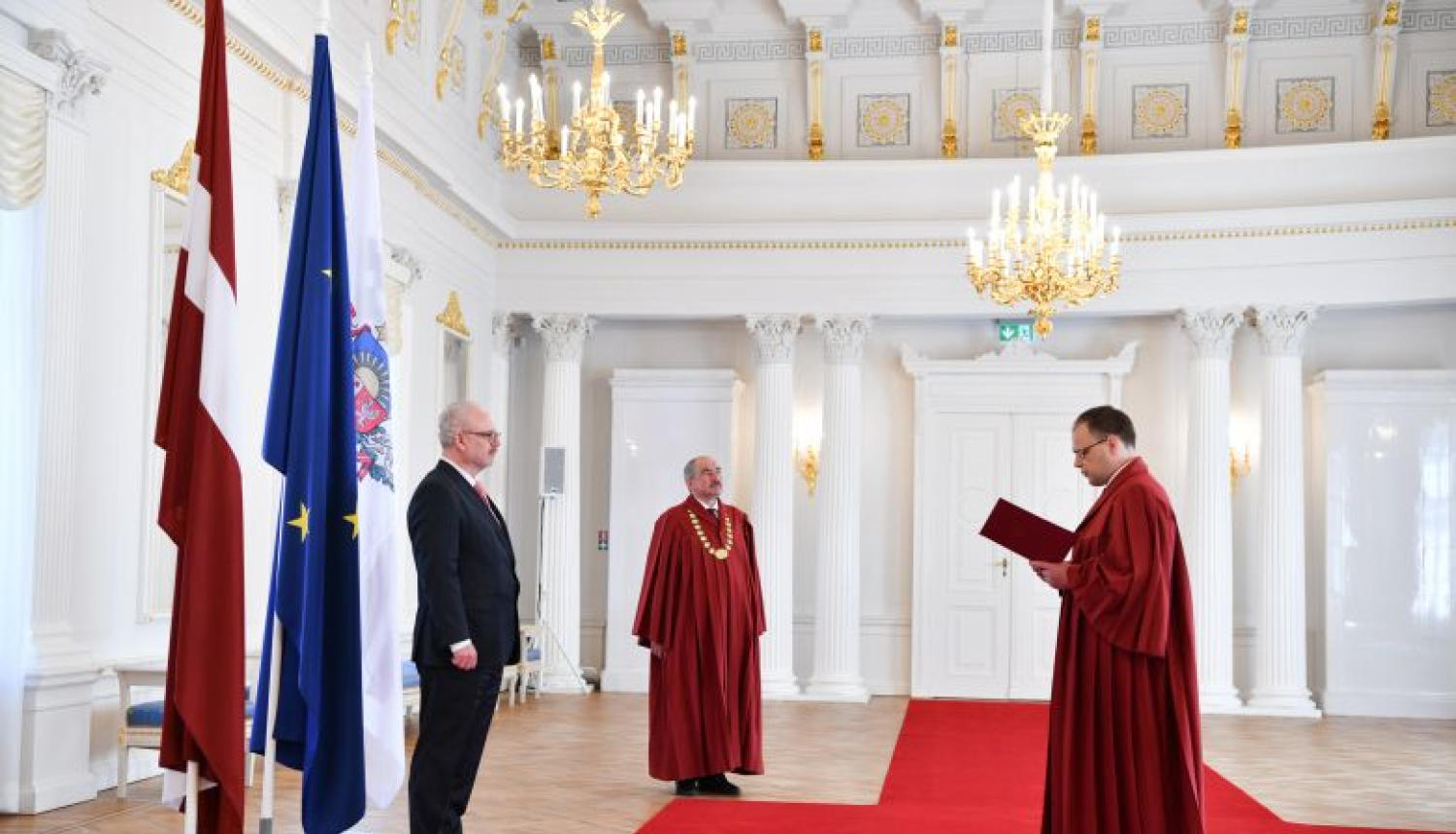 Valsts prezidentam tiesneša zvērestu dod Augstākās tiesas tiesnesis Kaspars Balodis