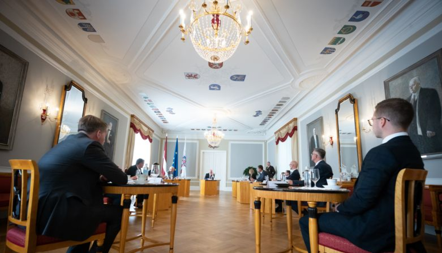 Valsts prezidents ar Saeimas frakciju pārstāvjiem pārrunā sagatavoto likumprojektu par latviešu vēsturiskajām zemēm