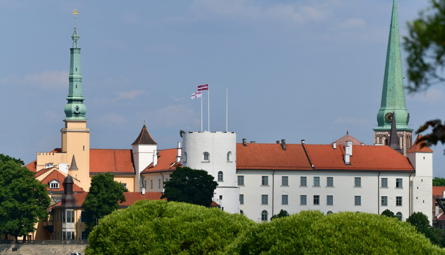 Rīgas pils skats no Daugavas puses