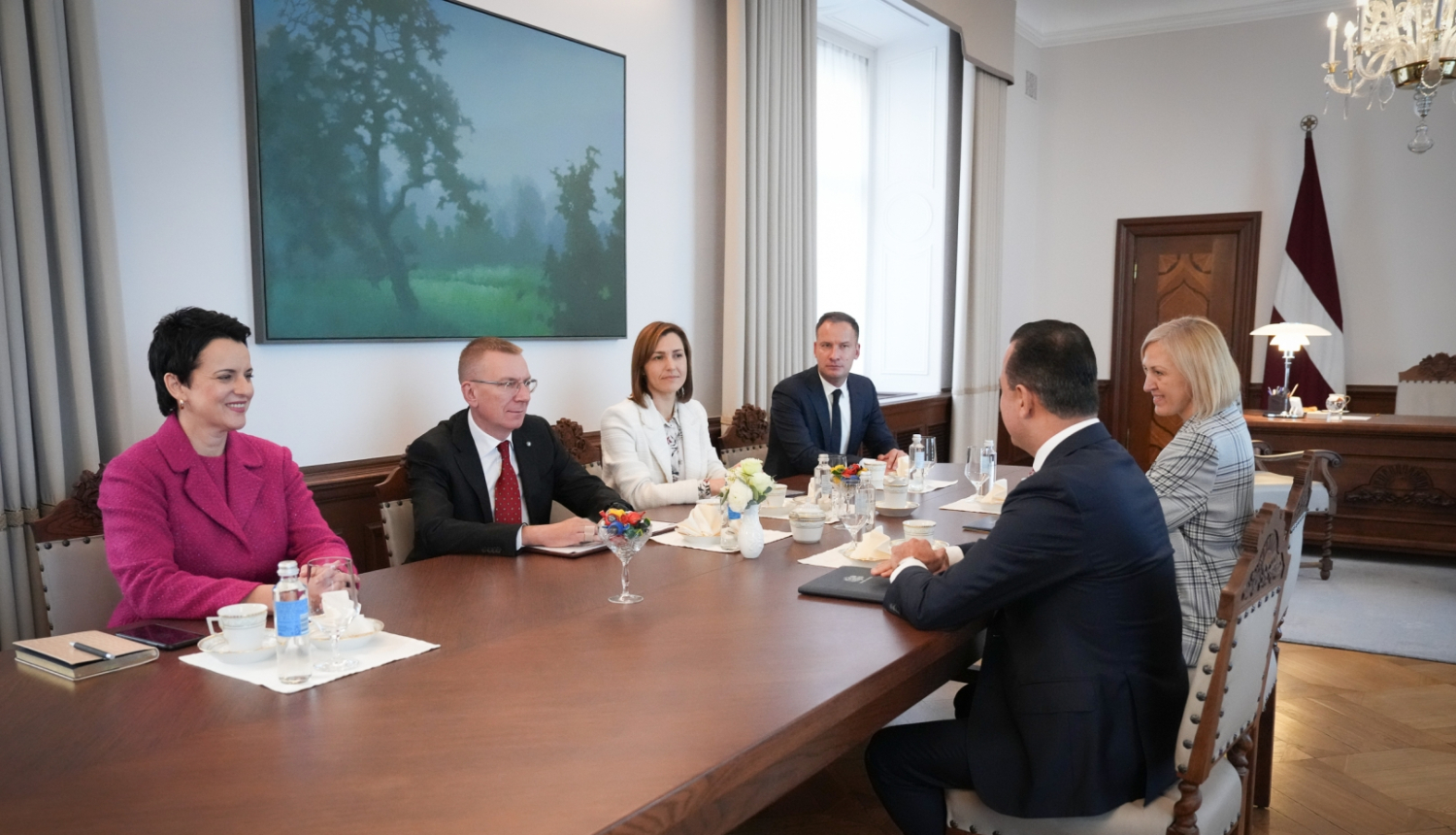 25.10.2024. Valsts prezidenta Edgara Rinkēviča tikšanās ar veselības ministru Hosamu Abu-Meri