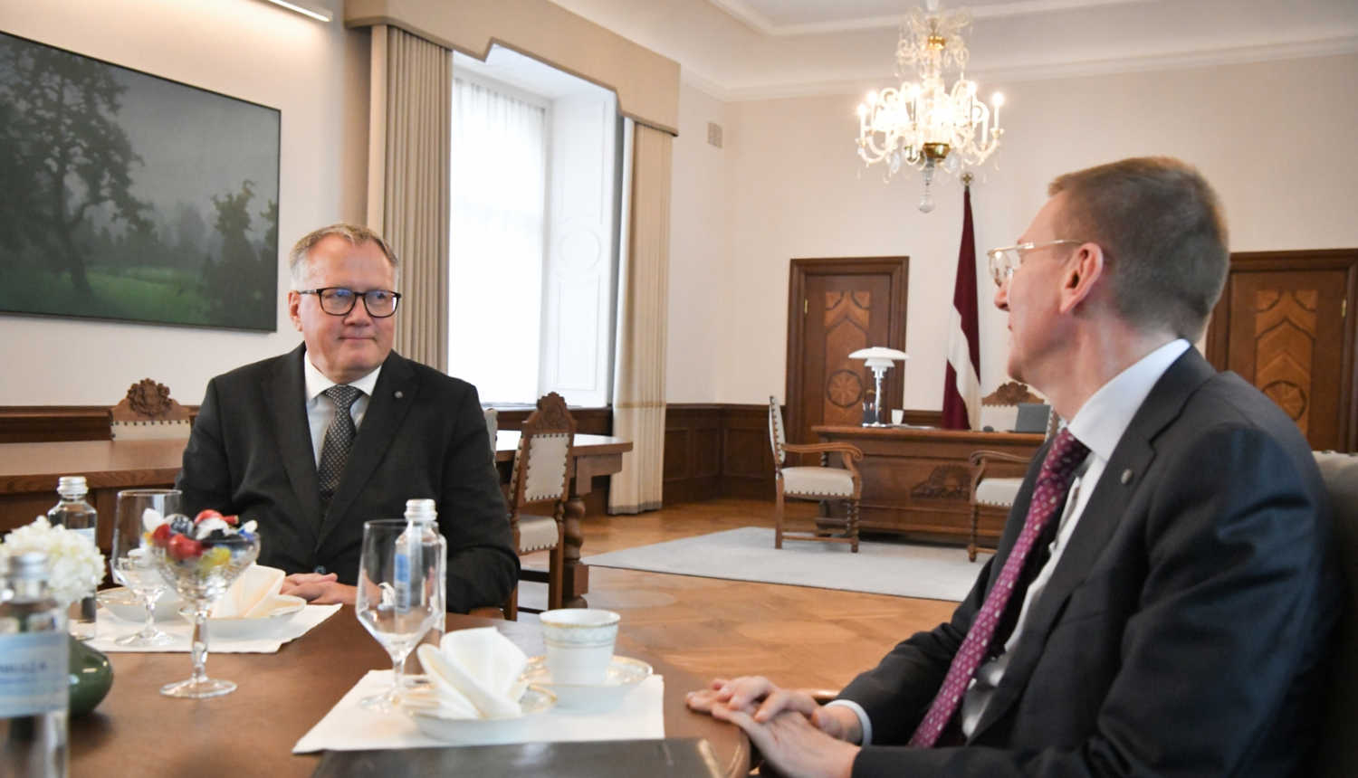 31.07.2023. Valsts prezidents Edgars Rinkēvičs tiekas ar finanšu ministru Arvilu Ašeradenu