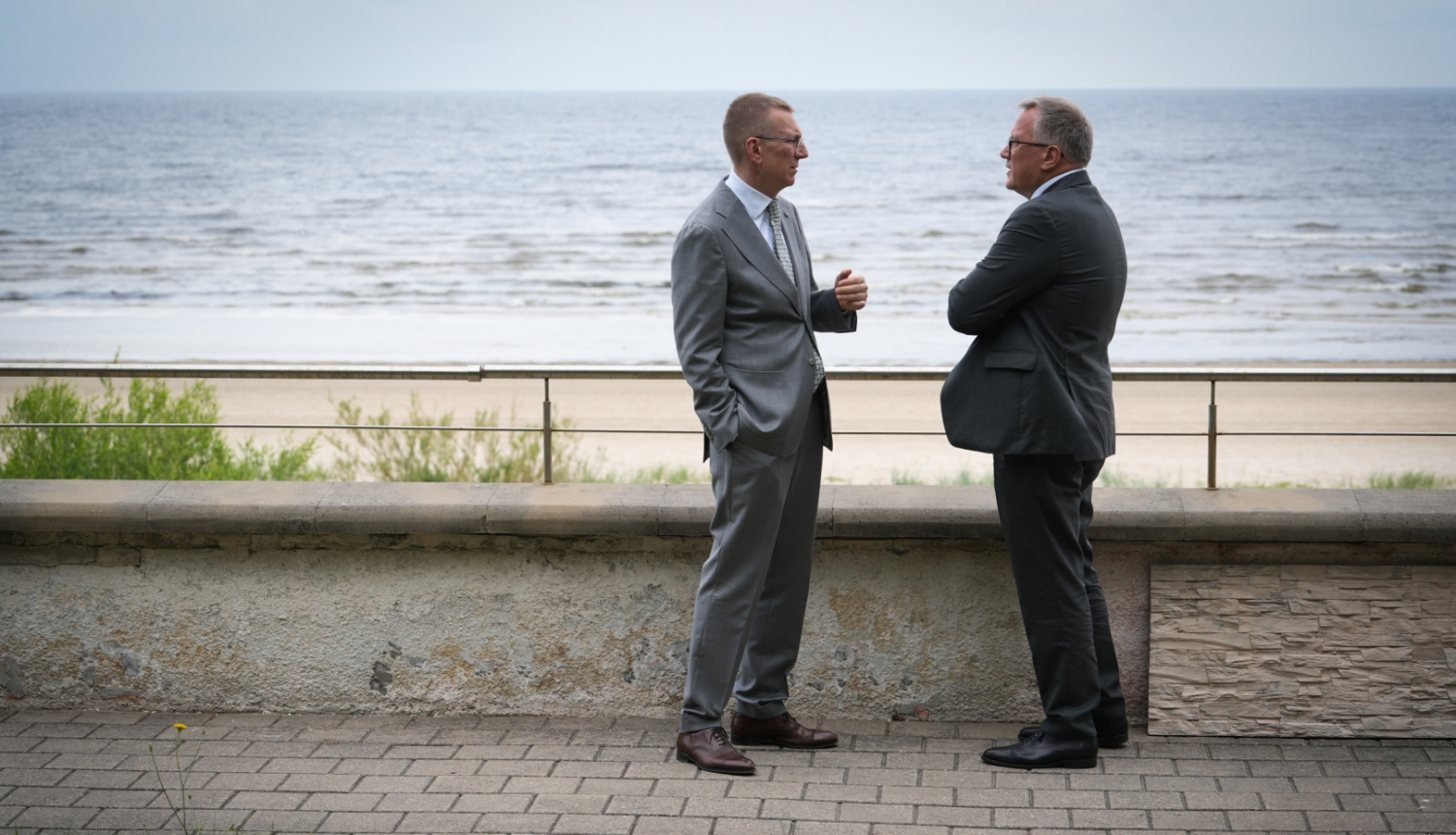 03.06.2024. Valsts prezidenta Edgara Rinkēviča tikšanās ar finanšu ministru Arvilu Ašeradenu Jūrmalas rezidencē