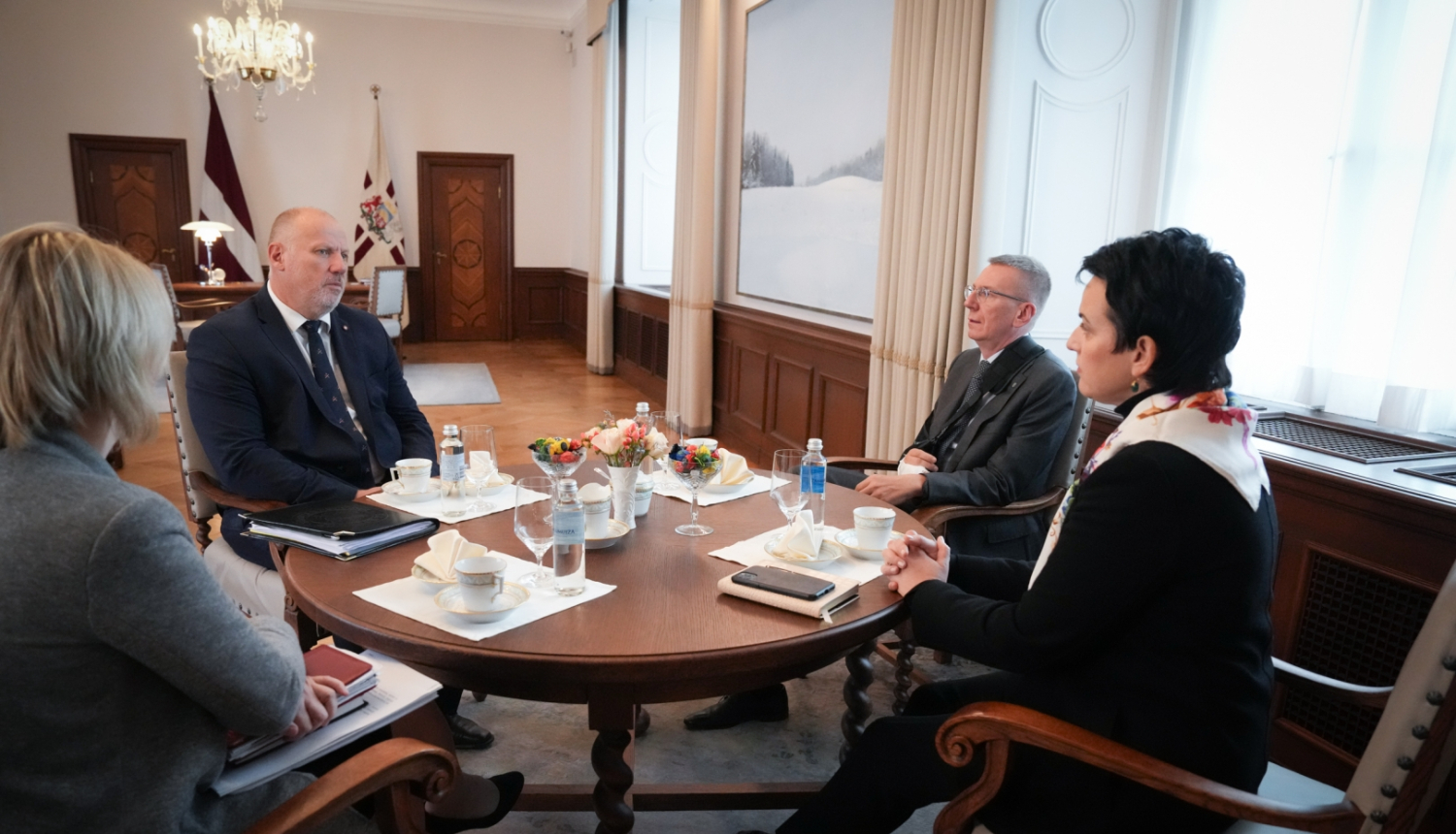 Valsts prezidenta Edgara Rinkēviča tikšanās ar Saeimas Aizsardzības, iekšlietu un korupcijas novēršanas komisijas priekšsēdētāju Raimondu Bergmani