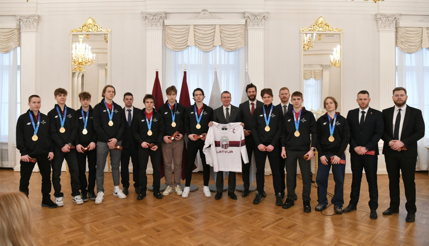 15.02.2024. Valsts prezidenta Edgara Rinkēviča tikšanās ar Pasaules Jaunatnes ziemas olimpisko spēļu Latvijas delegācijas dalībniekiem un godalgoto sportistu sveikšana