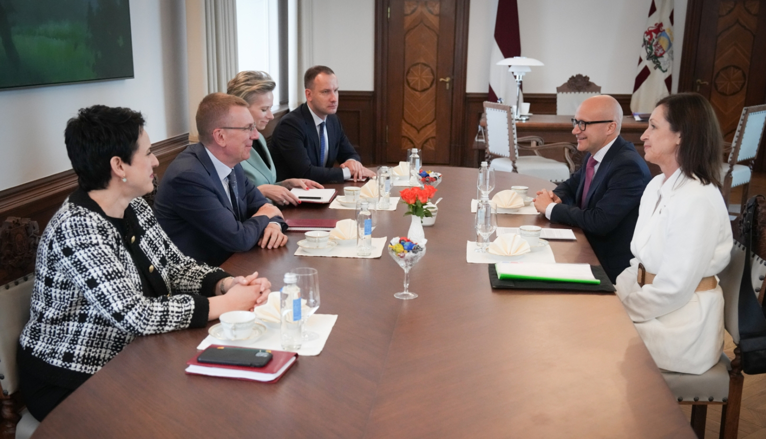 10.06.2024. Valsts prezidenta Edgara Rinkēviča tikšanās ar valsts kontrolieri Edgaru Korčaginu un Valsts kontroles padomes locekli Inesi Kalvāni