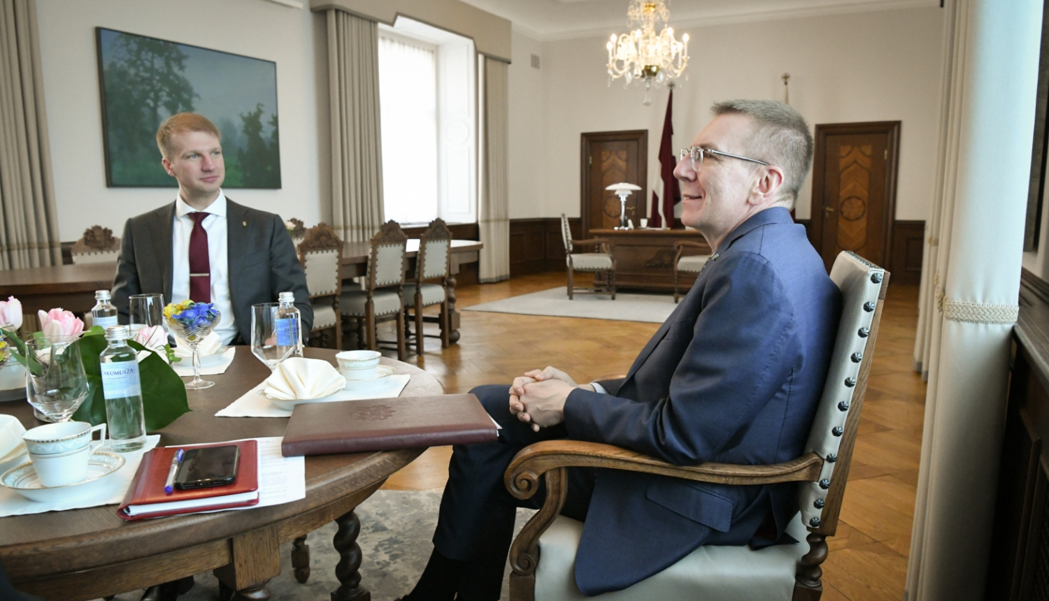 26.04.2024. Valsts prezidenta Edgara Rinkēviča tikšanās ar klimata un enerģētikas ministru Kasparu Melni