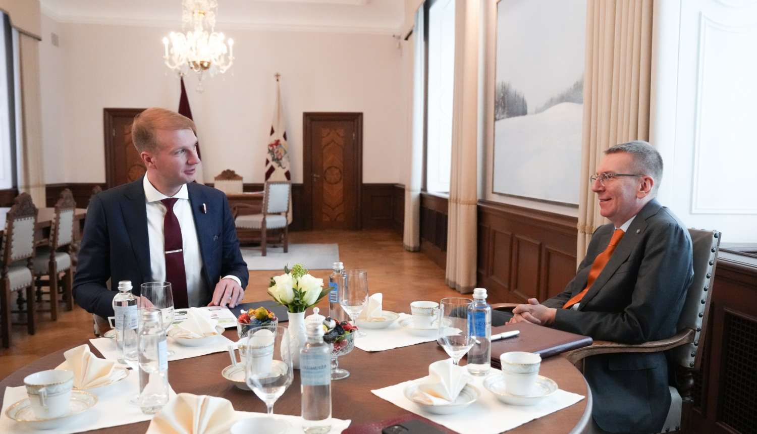 25.11.2024. Valsts prezidenta Edgara Rinkēviča tikšanās ar klimata un enerģētikas ministru Kasparu Melni