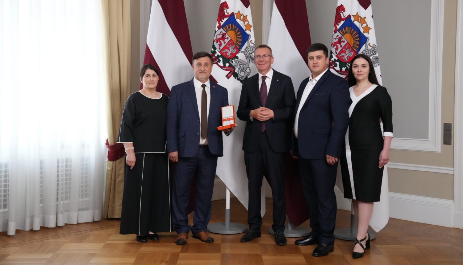 01.07.2024. Atzinības krusta pasniegšanas ceremonija Latvijas Republikas goda konsulam Ukrainā, Luhanskas un Doneckas apgabalā, Oleksandram Pavenko