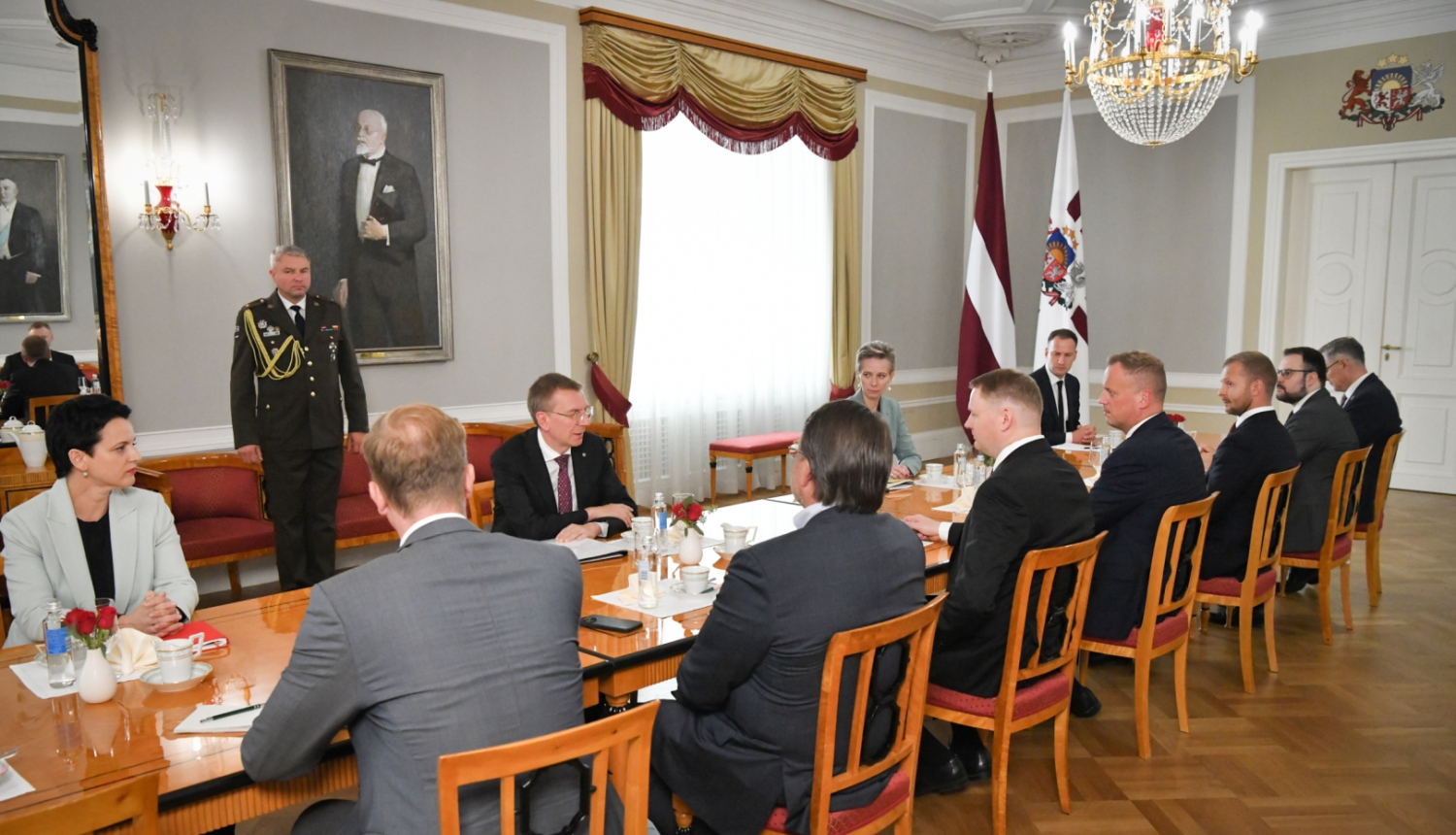 05.09.2023. Valsts prezidenta Edgara Rinkēviča tikšanās ar Saeimas priekšsēdētāju Edvardu Smiltēnu un Saeimas frakciju vadītājiem