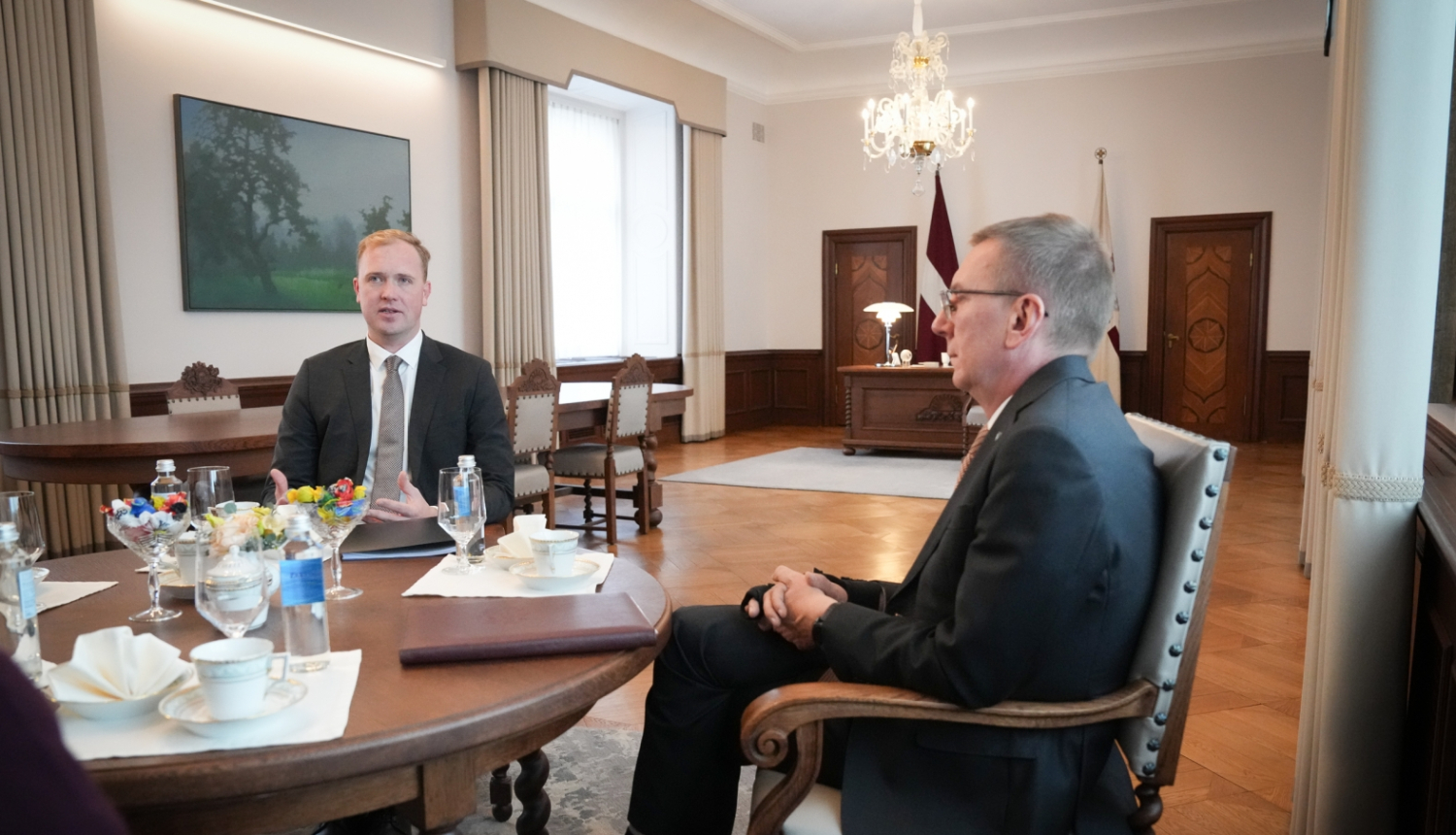 24.10.2024. Valsts prezidenta Edgara Rinkēviča tikšanās ar ekonomikas ministru Viktoru Valaini