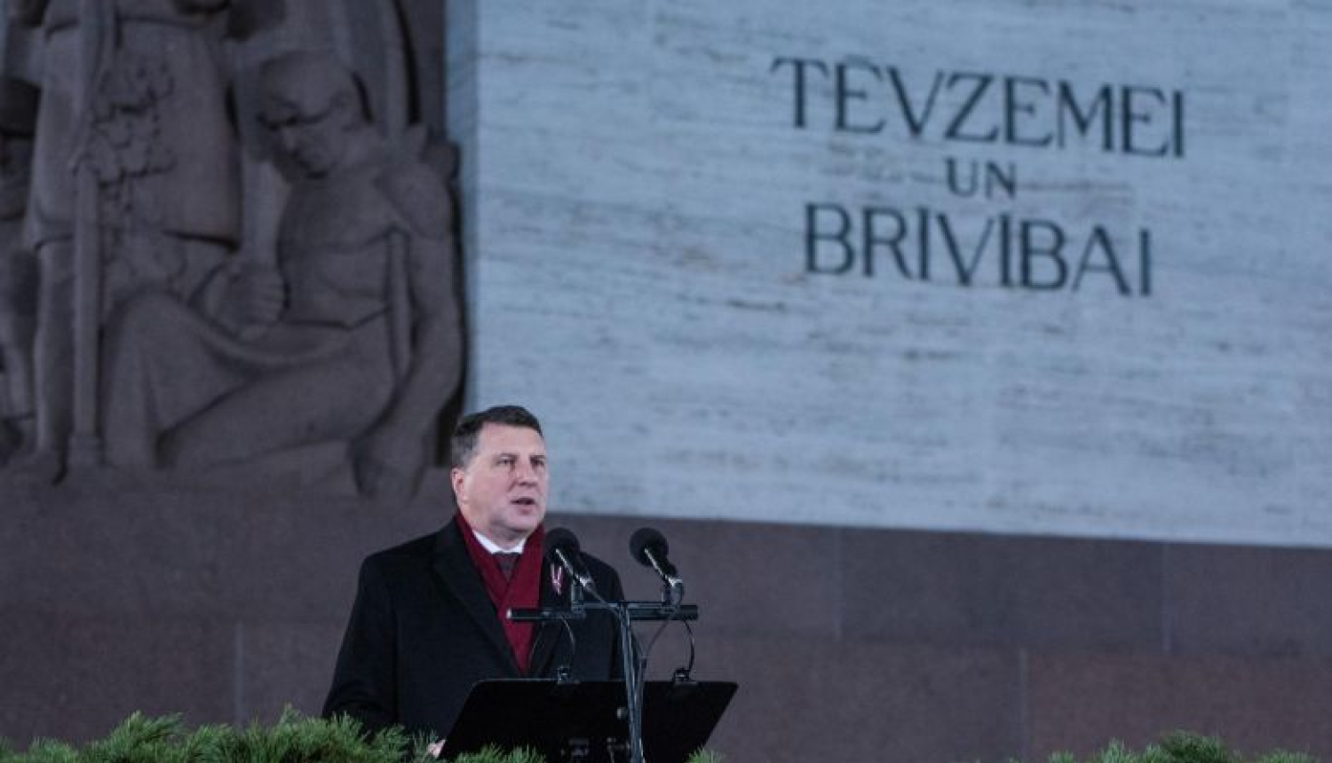 Valsts prezidenta uzruna pie Brīvības pieminekļa Latvijas Republikas proklamēšanas 99. gadadienā