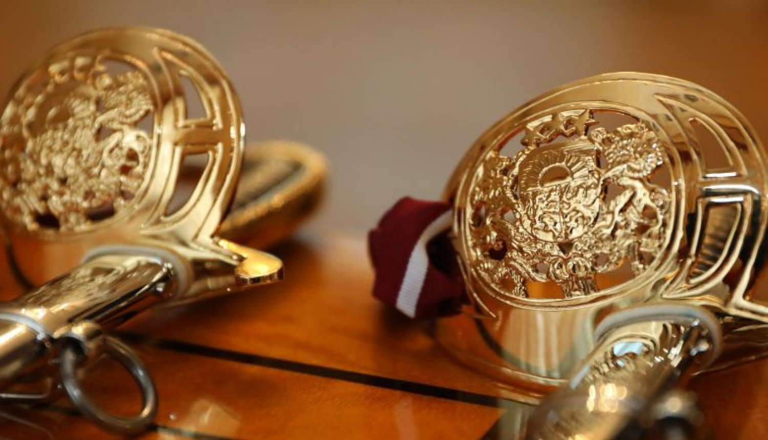 Valsts prezidents pasniedz dienesta pakāpes un zobenus Nacionālo bruņoto spēku augstākajiem virsniekiem