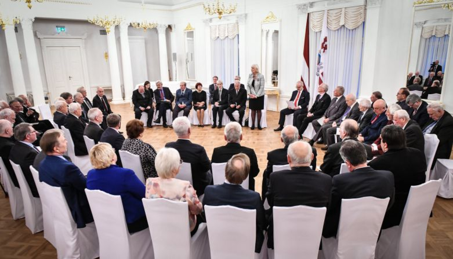 Valsts prezidents pateicas par neatkarību balsojušajiem Augstākās Padomes deputātiem par vēsturiskās atmiņas uzturēšanu sabiedrībā