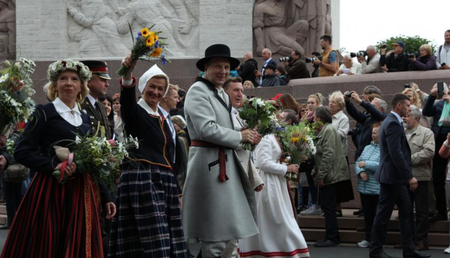 Valsts prezidents: Ar pirmo dziesmu svētku gājienu uz savu valsti devās nācija