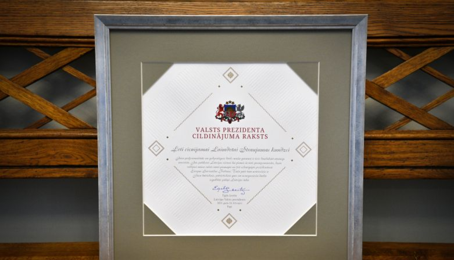 Valsts prezidents piešķir Cildinājuma rakstu Laimdotai Straujumai