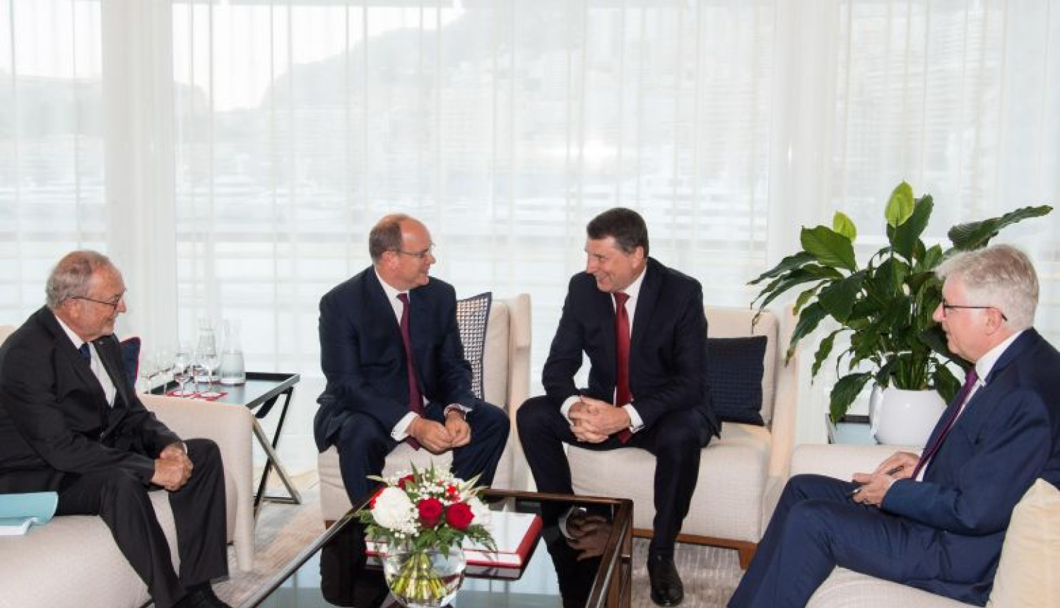 Valsts prezidents tiekas ar Monako princi Albēru II