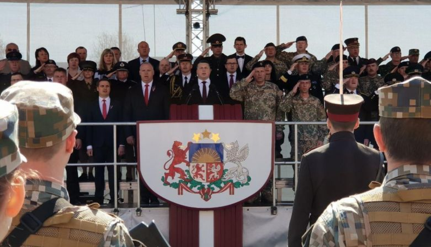 Valsts prezidenta Raimonda Vējoņa uzruna militārajā parādē Madonā par godu Latvijas Republikas Neatkarības atjaunošanas gadadienai