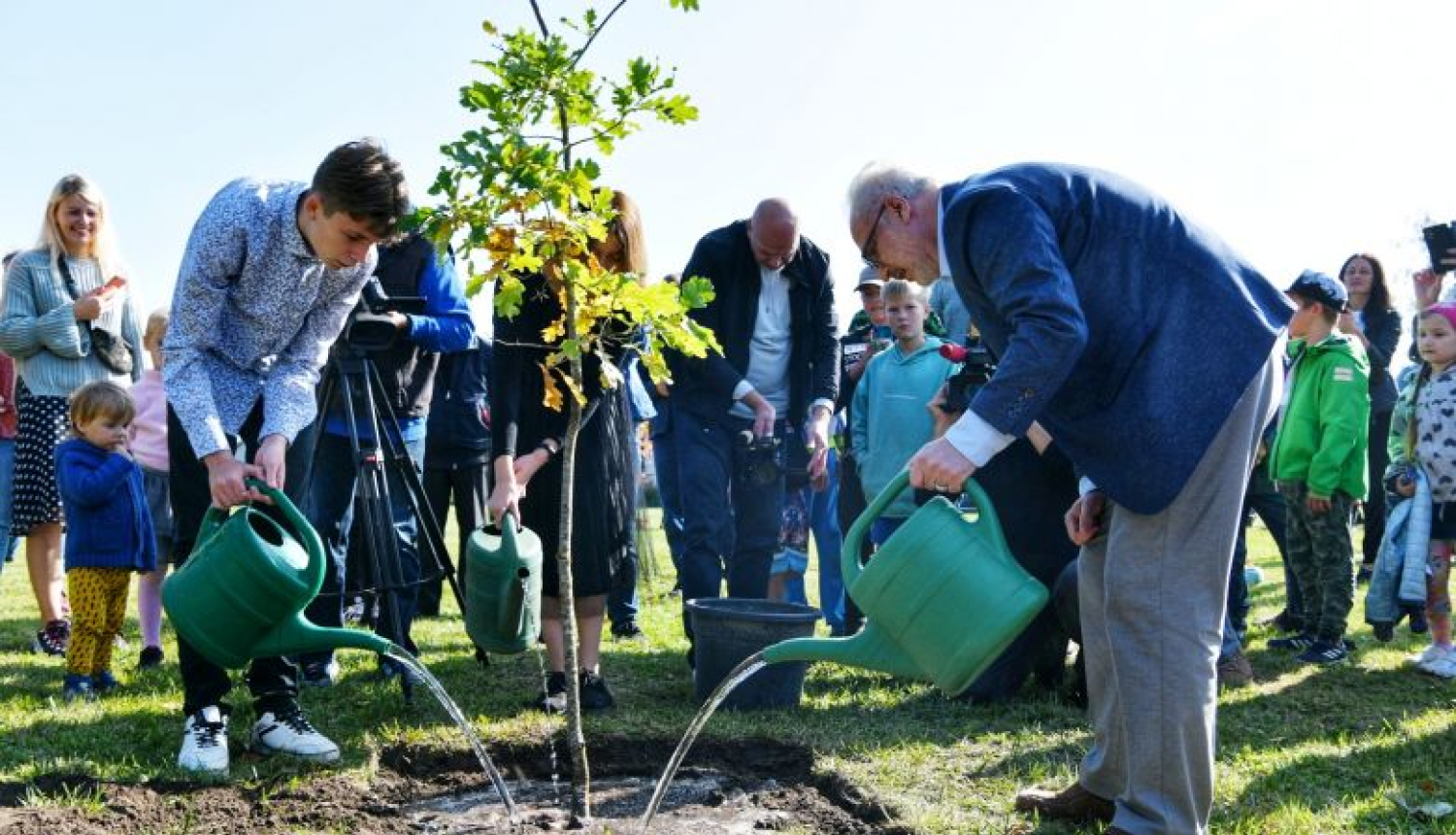Valsts prezidents atklāj pirmo Laimes koku parku pasaulē