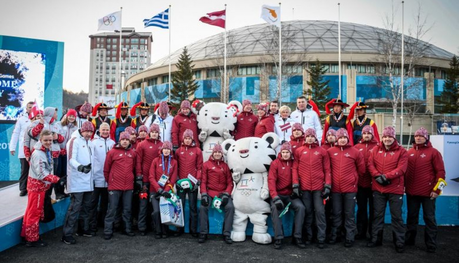 Valsts prezidents piedalās Latvijas karoga pacelšanā Phjončhanas olimpisko spēļu ciematā