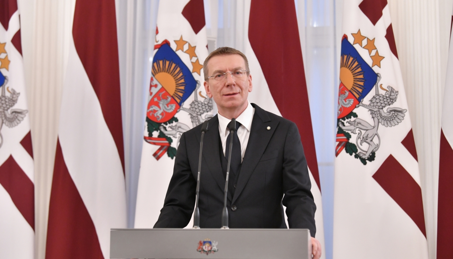 Valsts prezidenta Edgara Rinkēviča uzruna augstāko Latvijas valsts apbalvojumu – Triju Zvaigžņu ordeņa, Viestura ordeņa un Atzinības krusta – pasniegšanas svinīgajā ceremonijā