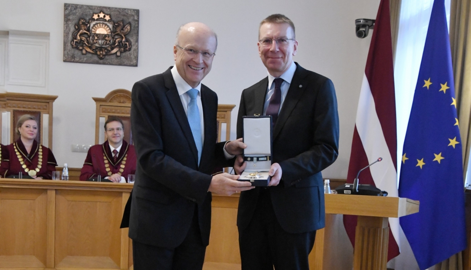 02.02.2024. Valsts prezidents pasniedz valsts augstāko apbalvojumu Eiropas Savienības Tiesas priekšsēdētājam Kūnam Lēnartsam