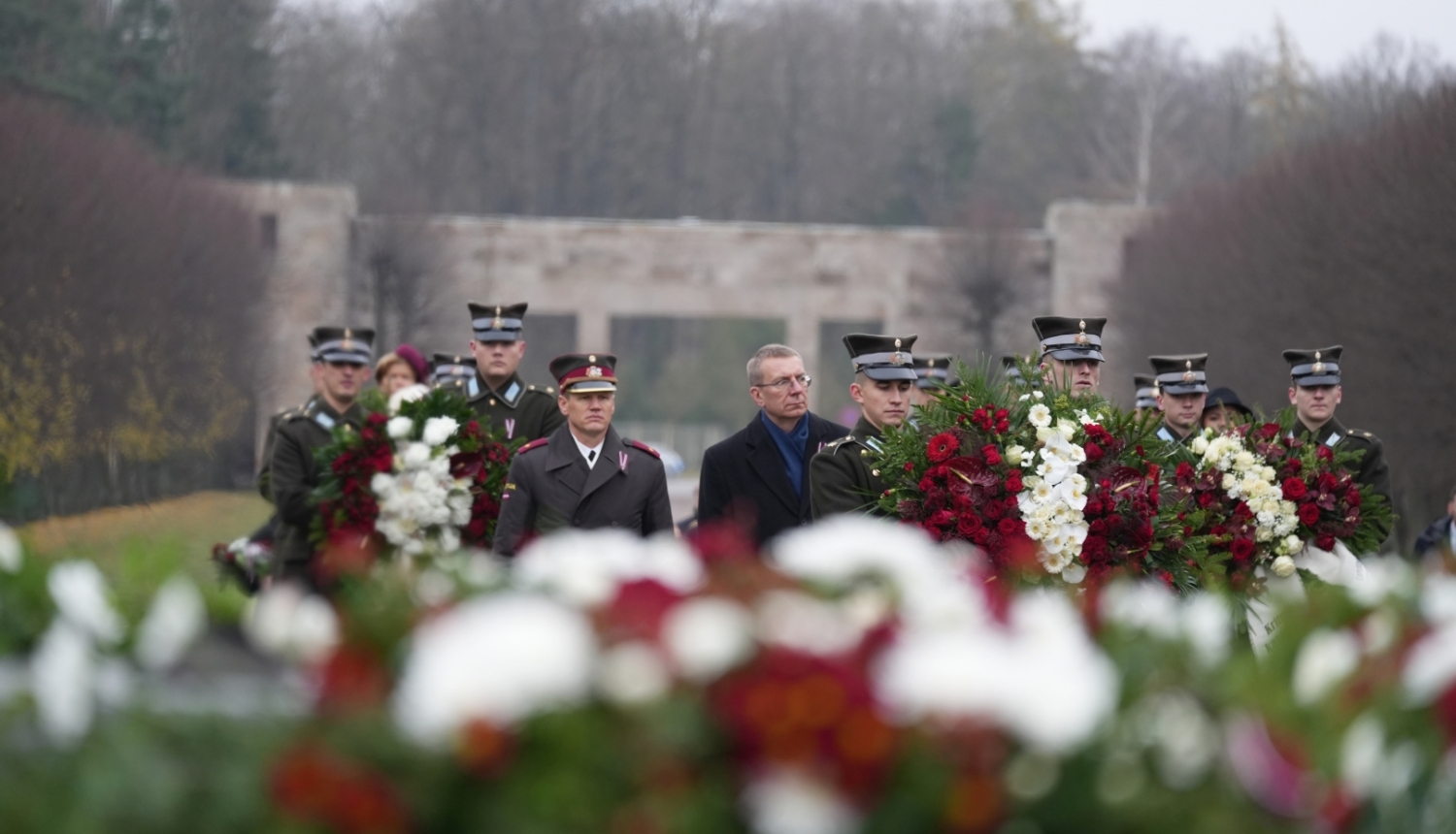 11.11.2024. Valsts prezidenta Edgara Rinkēviča dalība svinīgajā vainagu nolikšanas ceremonijā Rīgas Brāļu kapos, godinot Latvijas Brīvības cīnītājus