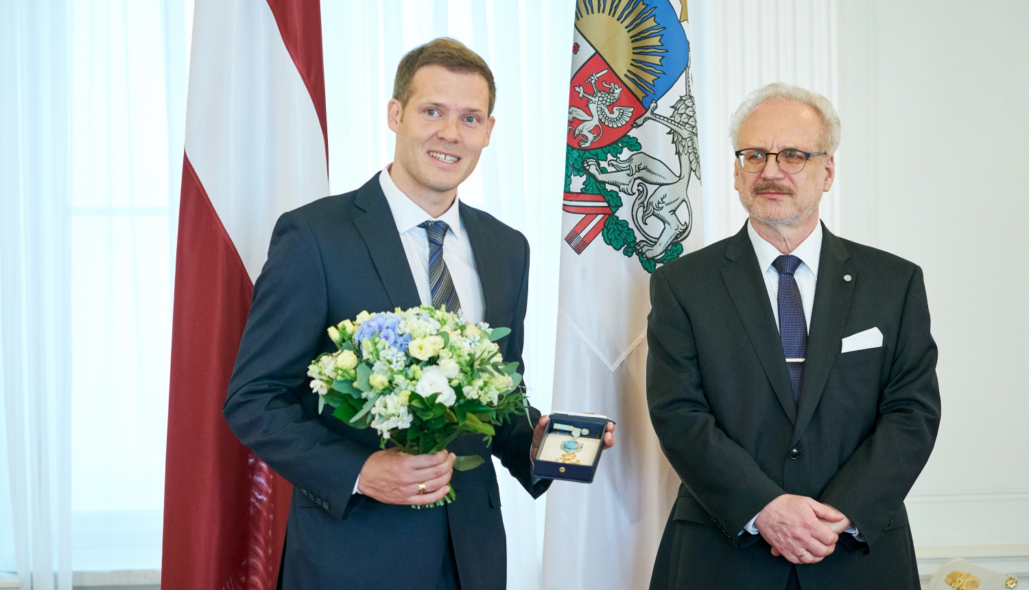 Valsts prezidents Egils Levits pasniedz Triju Zvaigžņu ordeni Arturam Sokolovam
