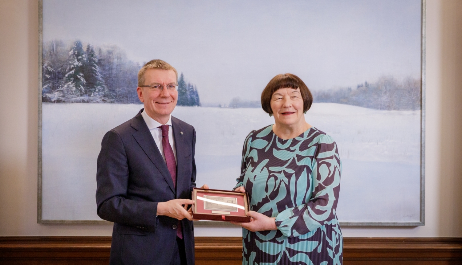 20.02.2024. Valsts prezidents sveic Latvijas Nacionālā mākslas muzeja direktori Māru Lāci apaļajā dzīves jubilejā