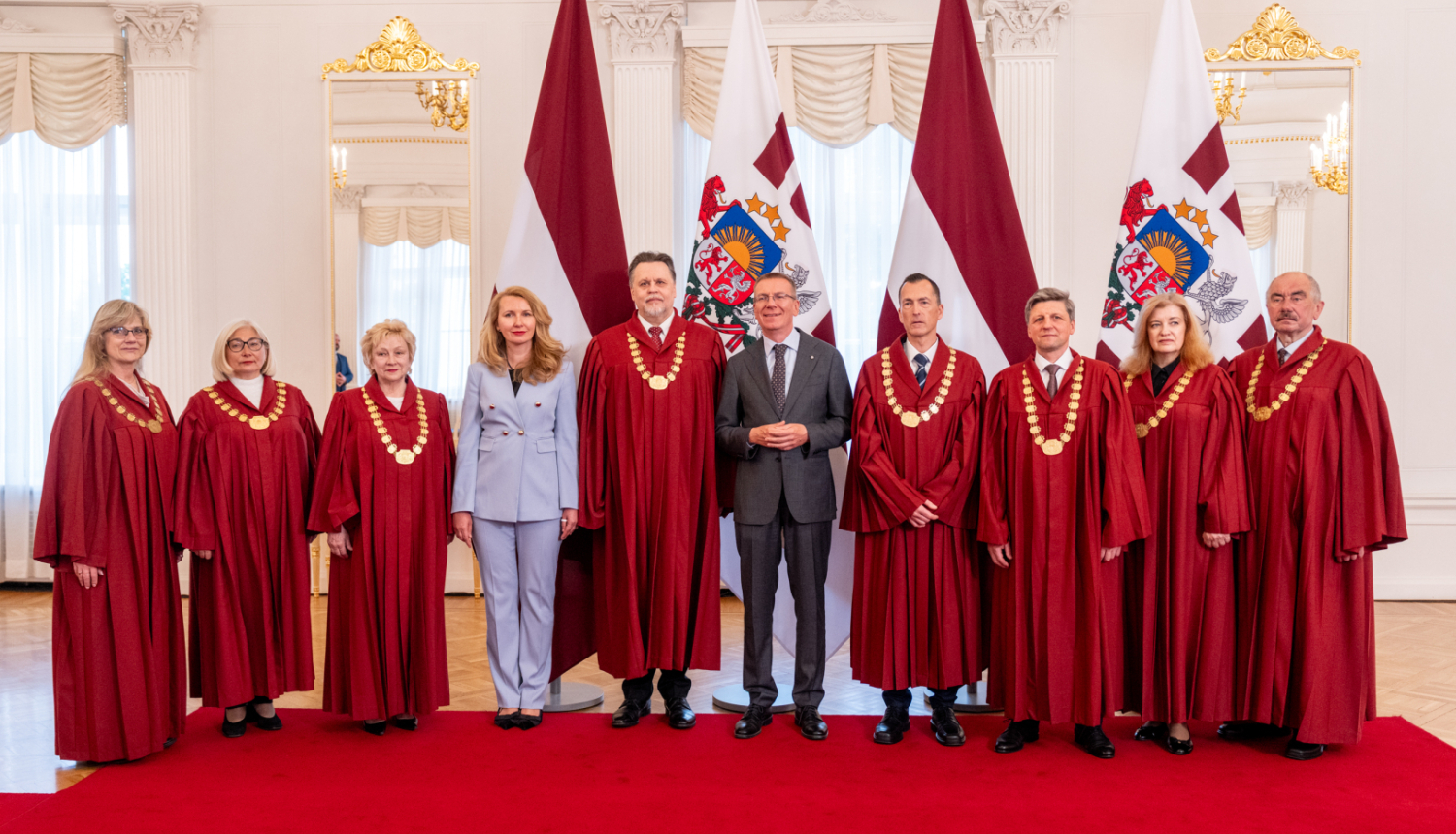 12. jūnijā Valsts prezidentam Edgaram Rinkēvičam tiesneša svinīgo solījumu deva Augstākās tiesas tiesnesis Māris Leja.